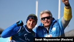 Український чемпіон Паралімпіади Тарас Радь (л) і президент Національного паралімпійського комітету України Валерій Сушкевич