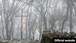 Біля Меморіального комплексу «Пам'яті Героїв Крут»