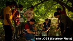 Asociația LOGS Grup de inițiative sociale ajută cu alimente și obiecte de strictă necesitate refugiații campați clandestin în Timișoara 