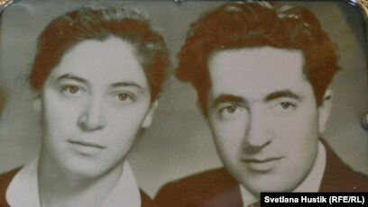 Олар шарлар арасында порно қуып жүр