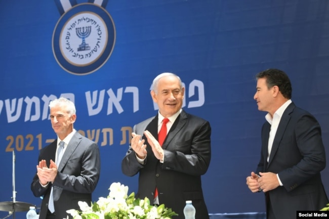 Бывший глава Моссада Йоси Коэн (справа) с премьер-министром Израиля Биньямином Нетаньяху и нынешним главой Моссада Дэвидом Барни