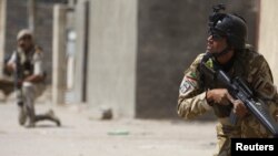 Iraqi soldiers take up positions during a security operation in Basra on August 31.