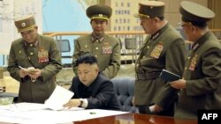 Төньяк Корея башлыгы Ким Чен Ын хәрби җитәкчелек белән