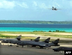 B-1B bombarder američkog ratnog zrakoplovstva polijeće iz vojne baze Diego Garcia u napadnu misiju protiv Afganistana u Diego Garcia 7. oktobra 2001.