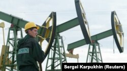 Від листопада минулого по травень нинішнього року російські нафтові компанії завдяки санкціям проти двох країн отримали додаткові доходи сумою не менше ніж 905 мільйонів доларів, підрахував Bloomberg