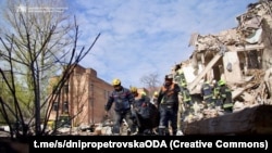 Загалом внаслідок ударів по Дніпру, які тривають з ночі, вісім людей загинули і, з урахуванням останніх даних, щонайменше 56 постраждали