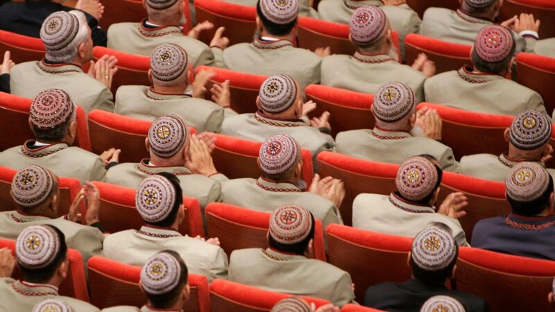 Prezident ösüşleri öwýär, çeşmeler 'nägileligiň güýçlenýändigini' aýdýarlar