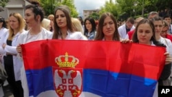 Протестен митинг пред кметството в град Звечан, Северно Косово, 31 май 2023 г. 