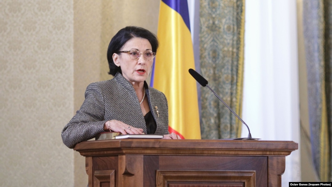 Ecaterina Andronescu depune jurământul și devine pentru a patra oară ministru al educației