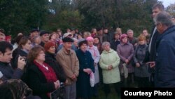 Жители Ульяновска в очередной раз выходят в городской парк, требуя прекратить строительство гостиницы. Сентябрь 2013 г. 