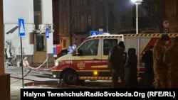 Вночі 22 лютого 2026 року у Львові відбувся теракт. Загинула одна поліцейська і 25 людей, більшість правоохоронців, поранені. Троє з них - у критичному стані