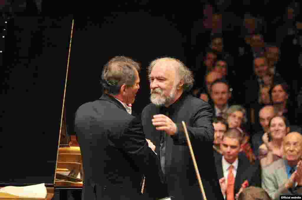 Doi prieteni la sfîrșit de concert - Foto: Prazske Jaro - Ivan Mály