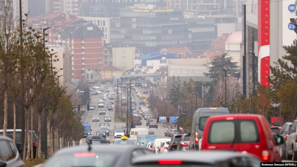 Ndër ndotësit kryesorë të ajrit në Kosovë hyn edhe sektori i transportit. 