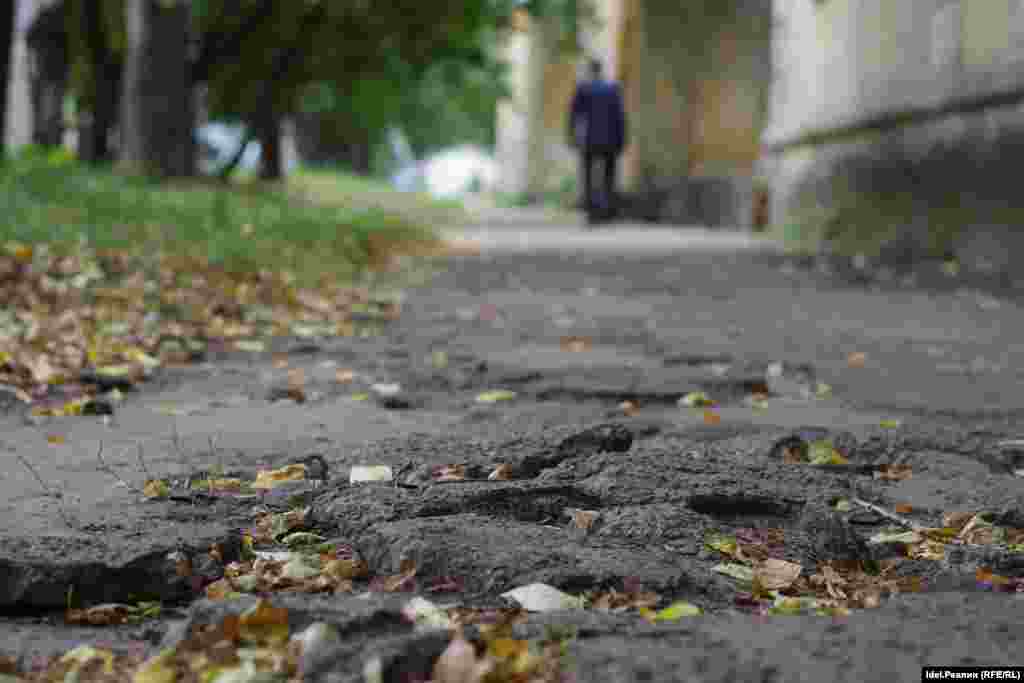 Это сентябрьский кадр. Следующий сделан у того же дома в конце октября. Почувствуйте разницу.&nbsp;