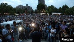 Armenia - Armenians rally in Yerevan's Liberty Square in support of opposition gunmen locked in a standoff with security forces, 30Jul2016.