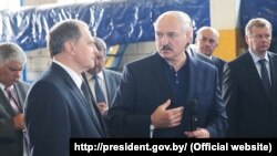 Аляксандар Лукашэнка (у цэнтры)