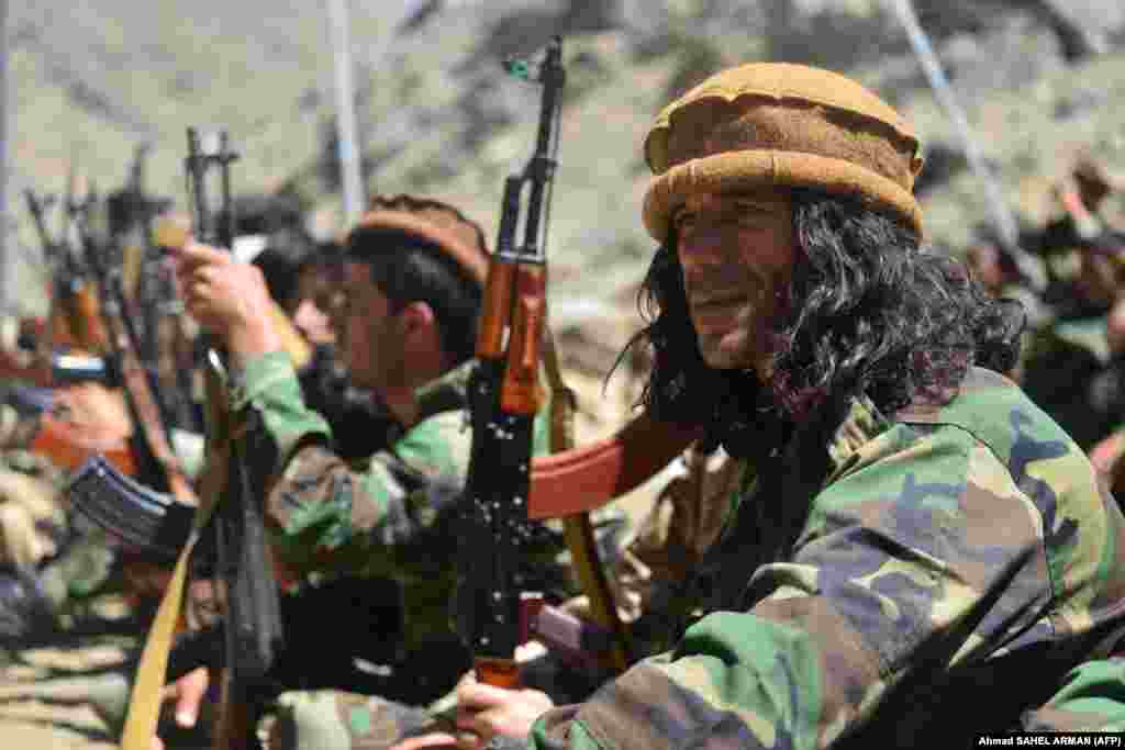 Бойните групи на Ахмад Масуд са съставени от местни бунтовници и бивши войници, лоялни на доскорошното правителство, които са избягали в Панджшир с оръжие, бронирани коли и 5 военни хеликоптера.