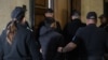 Съдът разгледа мярката за неотклонение на 15-годишното момче, обвинено за убийството на свой връстник в търговски център в София. 22 октомври 2025 г.