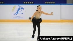 Юная казахстанская фигуристка Багдана Рахишова выступает на турнире памяти Дениса Тена. Алматы, 10 октября 2019 года.