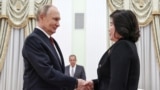 Russian President Vladimir Putin and North Korean Foreign Minister Choe Son Hui meet in Moscow. (file photo)