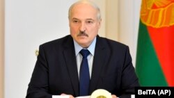 За словами Лукашенка, нинішні акції проти нього – це не «катастрофа якась чи аж надто перенапружена ситуація, але проблем вистачає і питань вистачає, які необхідно вирішувати»
