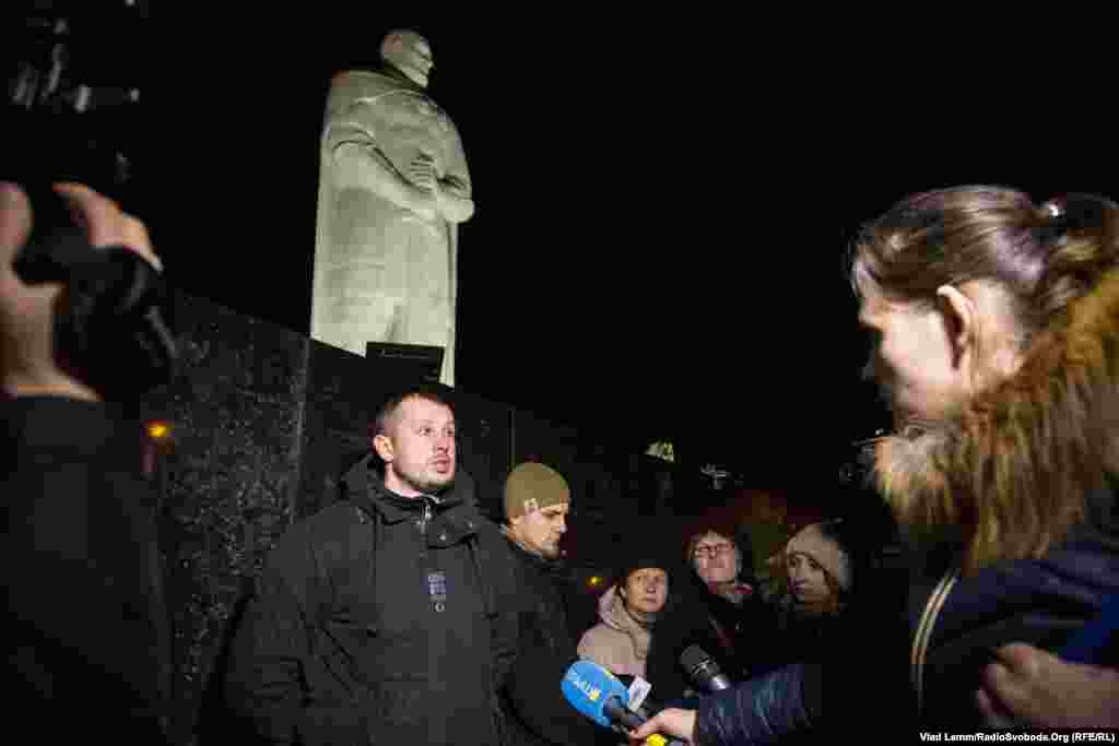 Андрій Білецький дає коментарі пресі щодо встановлення пам&#39;ятника князю Святославу