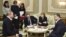 Президент России Владимир Путин, Президент Украины Петр Порошенко, канцлер Германии Ангела Меркель и президент Франции Франсуа Олланд на заседании по урегулированию украинского кризиса в Минске, 11 февраля
