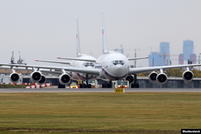 Aeronava Iliușin - Il-96, la Aeroportul Vnukovo din Moscova, în aprilie 2019.