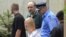 Goran Hadžić u pratnji policije, 22. jul 2011.