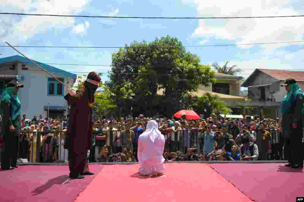 اجرای مجازات شلاق برای یک زن در ملاءعام