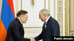 Armenia - Prime Minister Nikol Pashinian meets with Rosatom Director General Alexei Likhachev, Yerevan, September 29, 2026.