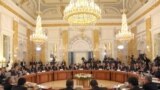 Şefii de guvern din Rusia şi din alte şapte foste republici sovietice discută la Sankt Petersburg un acord de liber schimb (octombrie 2011)