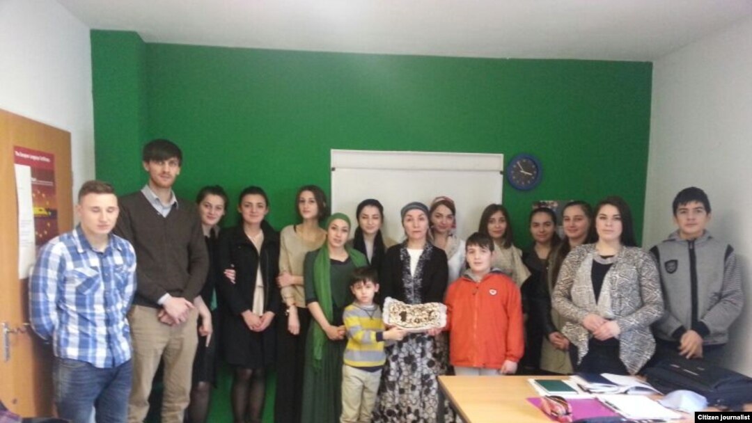  Хьехархо Мадалова Зараъ а, цуьнан дешархой а.
