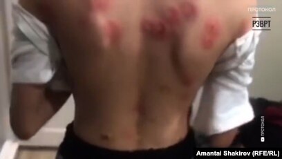 Секс және көзілдірік Ольга Сумская үріп, порноға түсті.