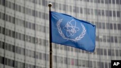 ABEA-nın bayrağı Vyanadakı baş qərargahının qarşısında dalğalanır.