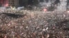Studenti i demonstranti na velikom antivladinom protestu u Beogradu, Srbija, 15. marta 2025. godine.