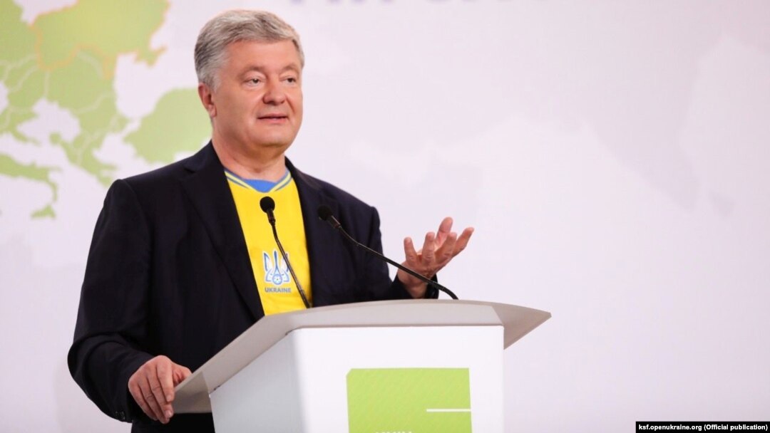 Petro Poroshenko delivers a speech at a forum in Kyiv on June 11.