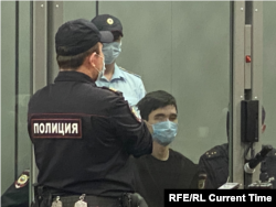 Ільназ Галявіеў у судзе.