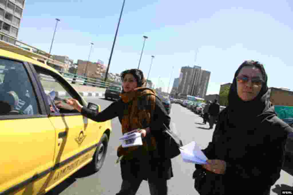 Iran - Iranian students oppose Sivand Dam inundation, Tehran, 21Apr2007