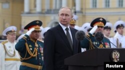 ولادیمیر پوتین می‌گوید روسیه از قدرت نظامی برای شکست دادن هر متجاوز احتمالی برخوردار است