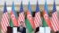 Віцепрезидент США Джей Ді Венс (л) і президент Азербайджану Ільгам Алієв, Баку, 10 лютого 2026 року