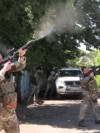 Украинские военные во время эвакуации из села Малотарановка, Донецкая обл.