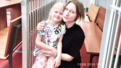 Полина Евтушенко с дочерью Алисой в суде, август 2024 года