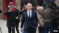 Подуправителят на БНБ и бивш депутат от ПП-ДБ Андрей Гюров излиза от президентството, след като е декларирал пред Илияна Йотова, че би заел поста на служебен премиер, 28 януари 2026 г.