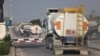 کامیون‌های حامل سوخت در حال عبور از گذرگاه رفح به سمت نوار غزه