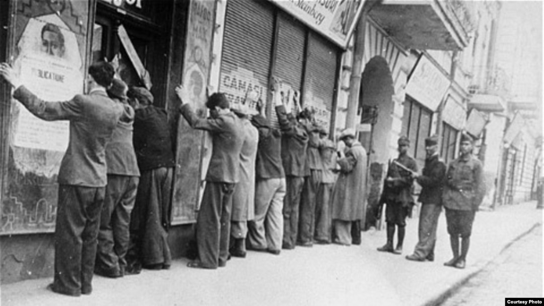 Pogromul din 1941 de la Iași este considerat„cel mai mare masacru de pe teritoriul României moderne”. Potrivit documentelor oficiale, în doar câteva zile, între 27 și 30 iunie 1941, la Iași au fost uciși 13.266 de evrei, inclusiv copii.