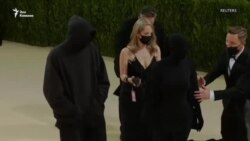 Ким Кардашьян и Демна Гвасалия на Met Gala в Нью-Йорке