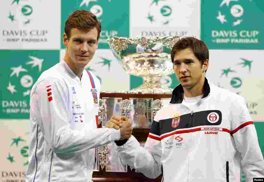 Dušan Lajović i Tomaš Berdich, Beograd, 14. novembar 2014. Foto: Reuters / Marko Đurica 