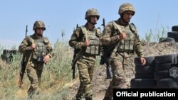 Հայաստանի ԶՈՒ զինծառայողները Ադրբեջանի հետ սահմանին մարտական հերթապահության ժամանակ, արխիվ