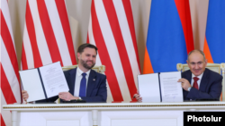 Віцепрезидент Вірменії та США Джей Ді Венс та прем'єр-міністр Нікол Пашинян в Єревані, 9 лютого 2026 року